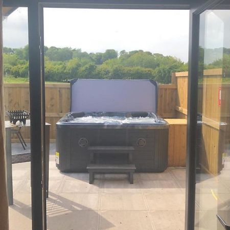 Superior Glamping Pod With Hot Tub Frodsham Exterior foto